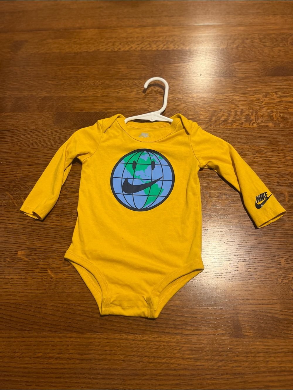Nike Baby Size 9 months Yellow Long-Sleeve Bodysuit onesie with smiley Graphic